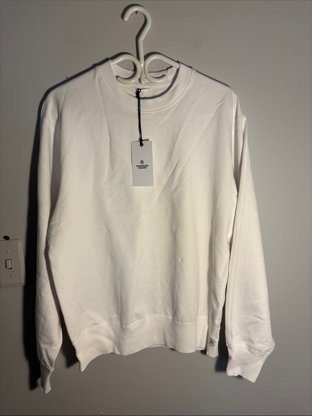 BNWT REIGNING CHAMP CREWNECK Classic White Sweatshirt• Size S 21.5” 100% cotton